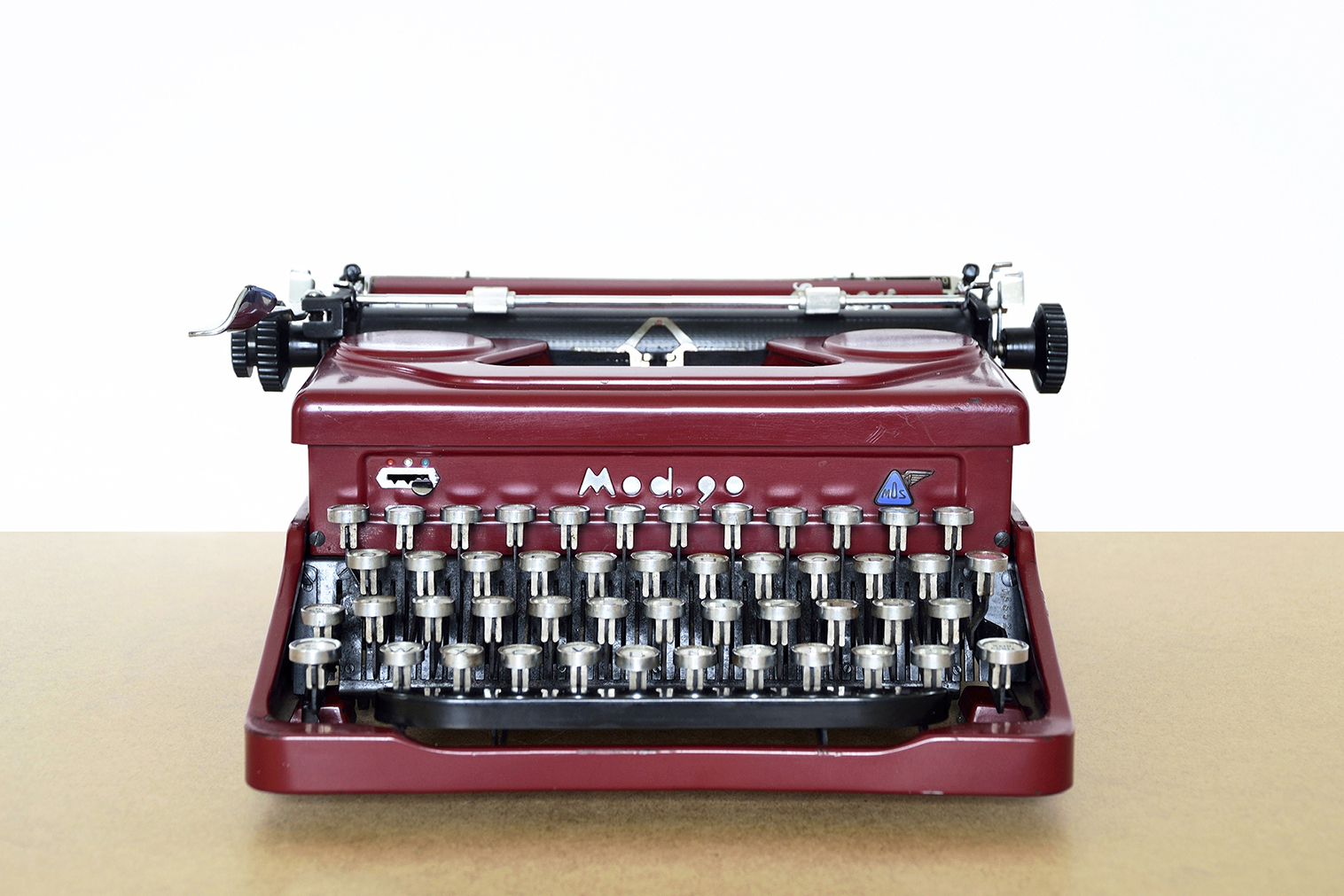 qzerty-typewriter-restorers-brivio-lecco-thumbnail