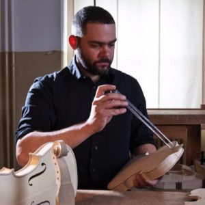 lorenzo-rossi-luthiers-milano-profile